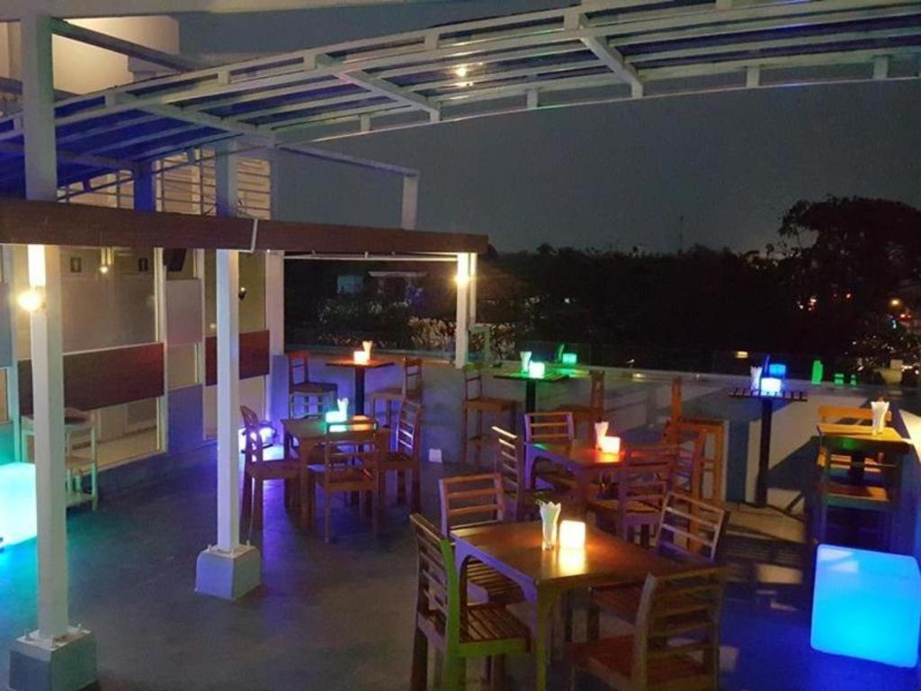 Asian Smile Hotel Rangoon Buitenkant foto