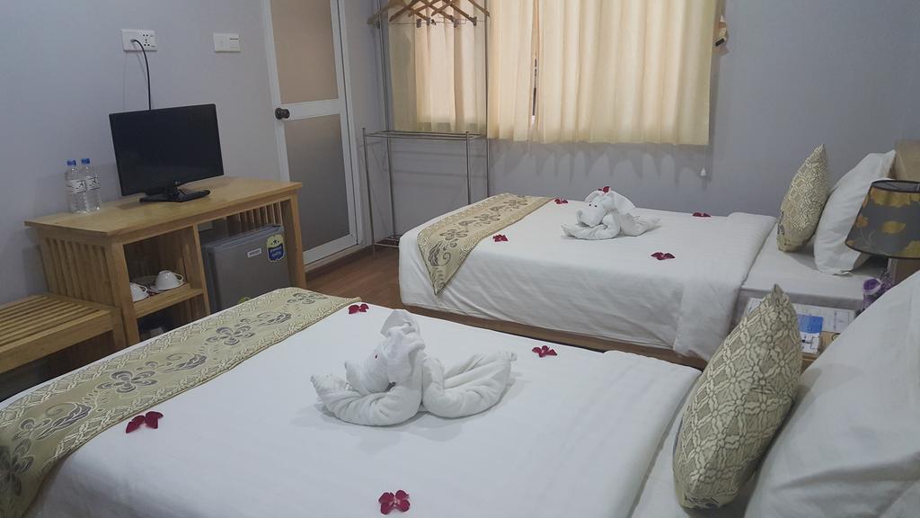 Asian Smile Hotel Rangoon Buitenkant foto