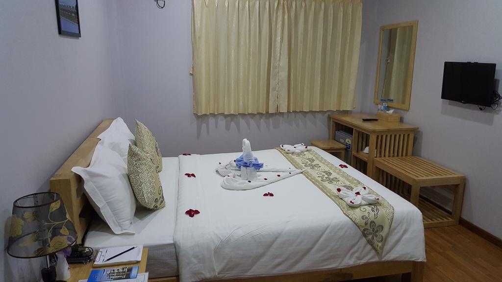Asian Smile Hotel Rangoon Buitenkant foto