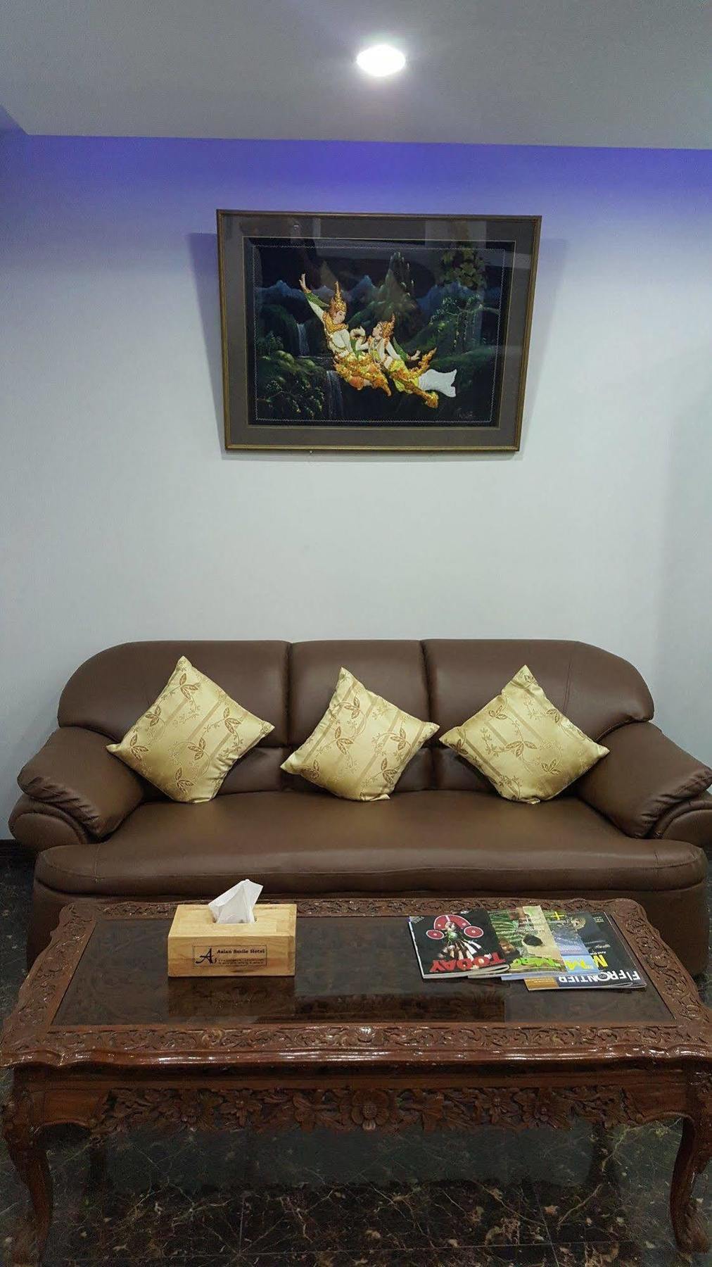Asian Smile Hotel Rangoon Buitenkant foto