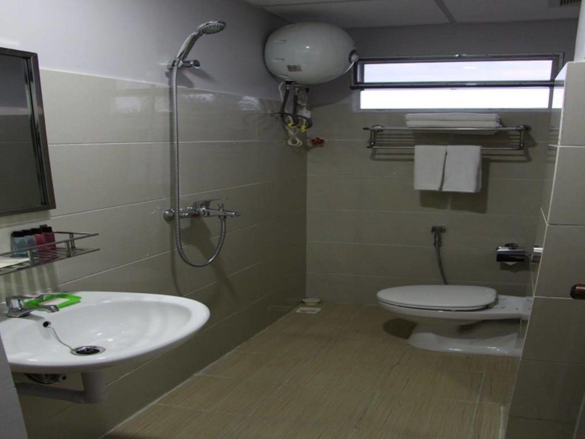 Asian Smile Hotel Rangoon Buitenkant foto