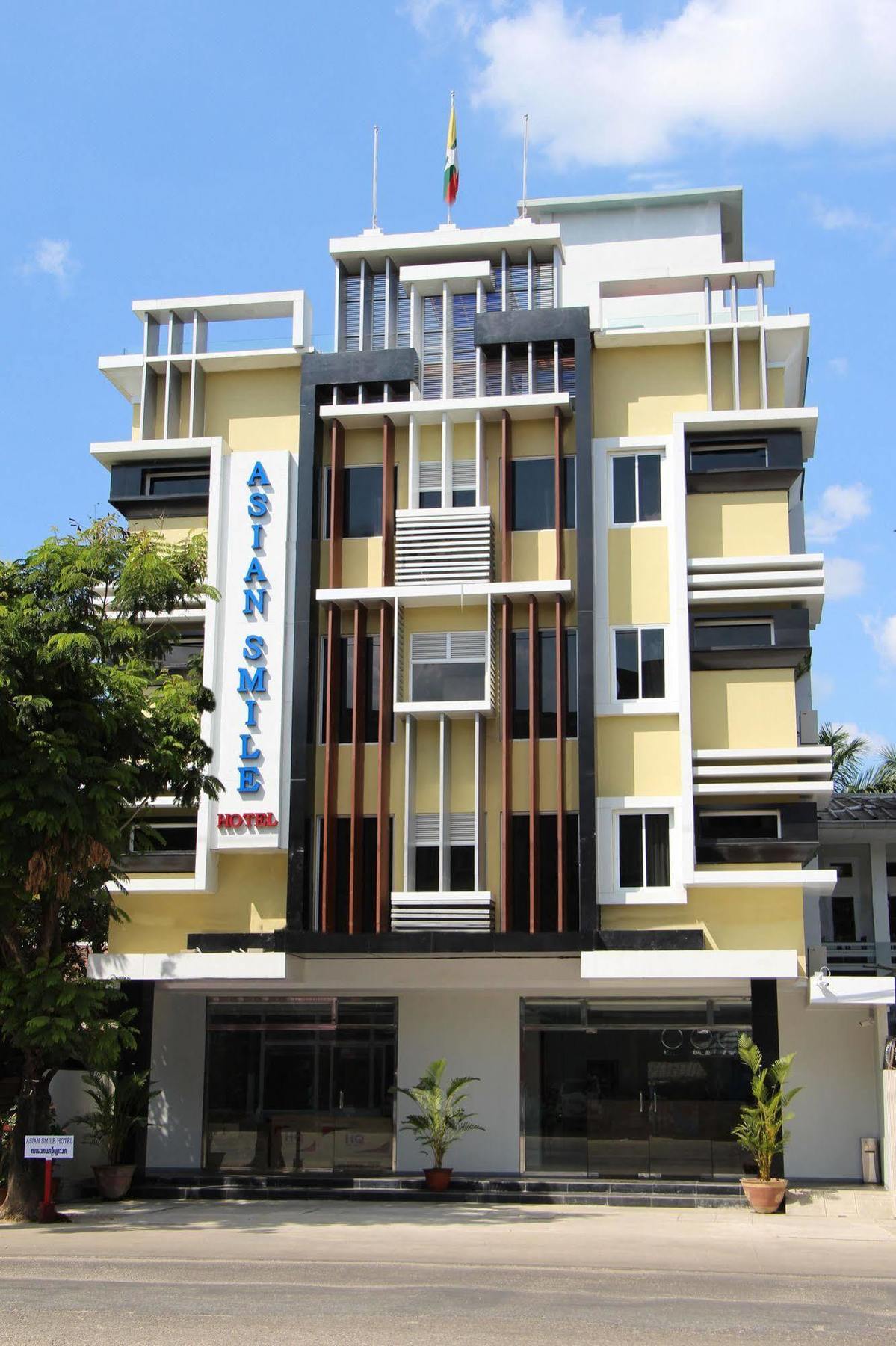 Asian Smile Hotel Rangoon Buitenkant foto