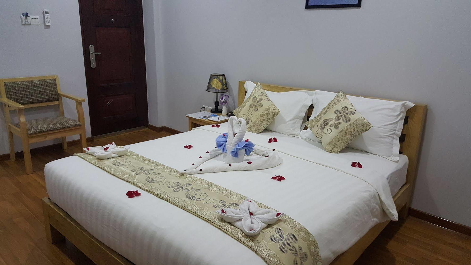 Asian Smile Hotel Rangoon Buitenkant foto