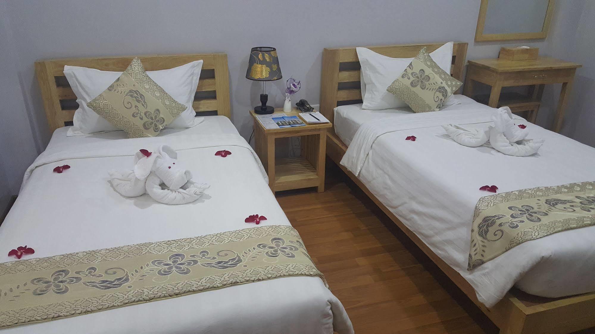 Asian Smile Hotel Rangoon Buitenkant foto