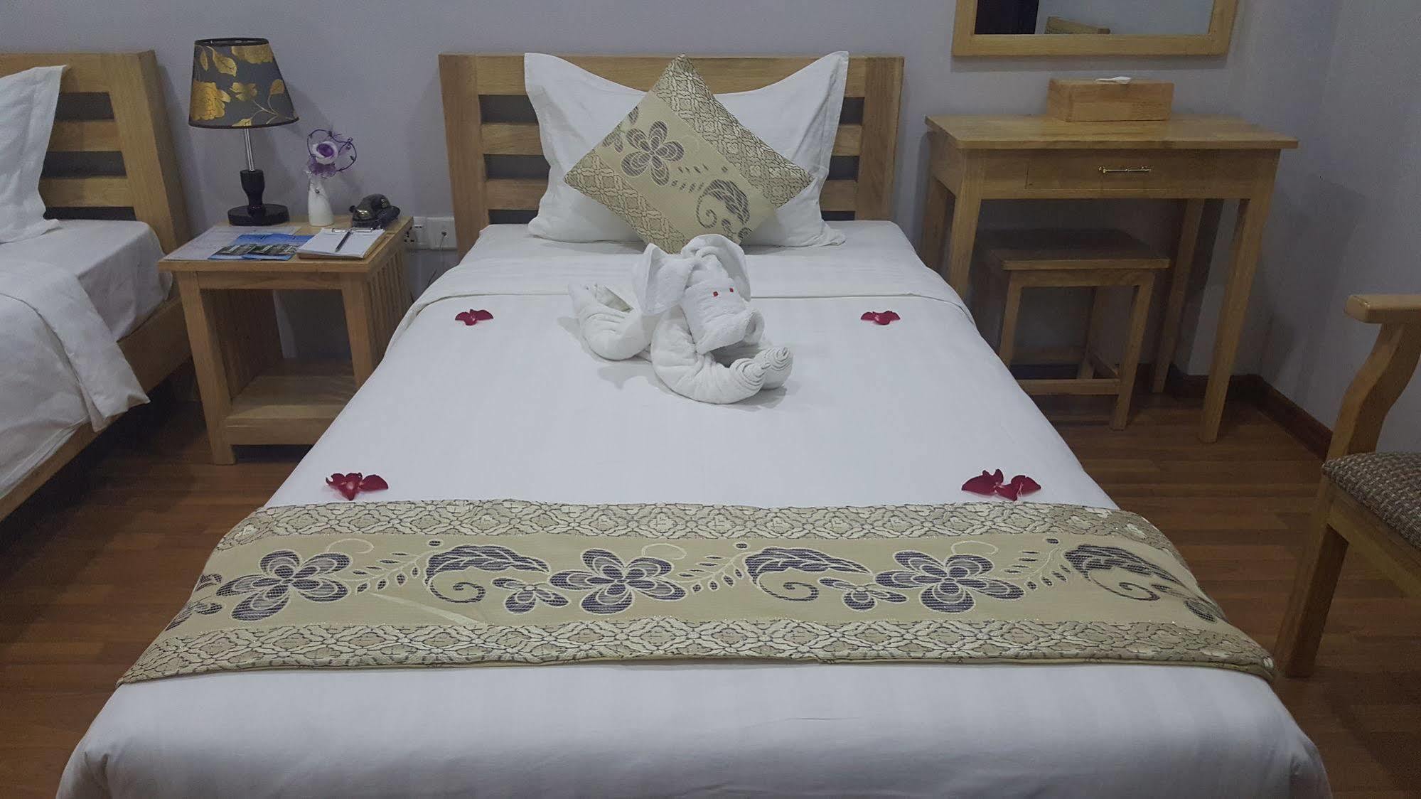 Asian Smile Hotel Rangoon Buitenkant foto