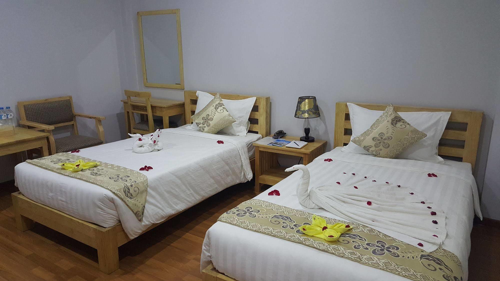 Asian Smile Hotel Rangoon Buitenkant foto