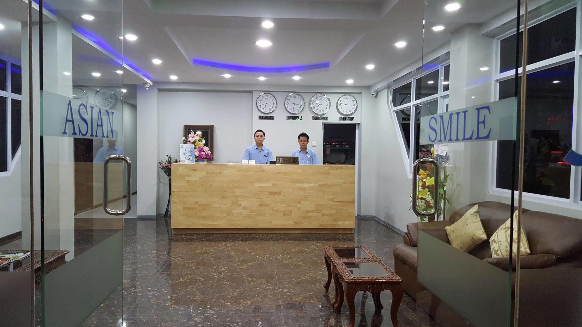 Asian Smile Hotel Rangoon Buitenkant foto